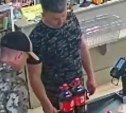 В Южно-Сахалинске двое мужчин ушли с полными пакетами товаров, не оплатив их 