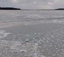 "Ещё недельку - и пойдём": лёд образовался в популярном месте зимней рыбалки на Сахалине