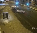 Момент массового ДТП в Южно-Сахалинске попал на камеру наружного наблюдения