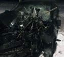 В ДТП в Южно-Сахалинске машину проткнуло железными прутьями