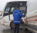 Скорая помощь столкнулась с автобусом в Южно-Сахалинске