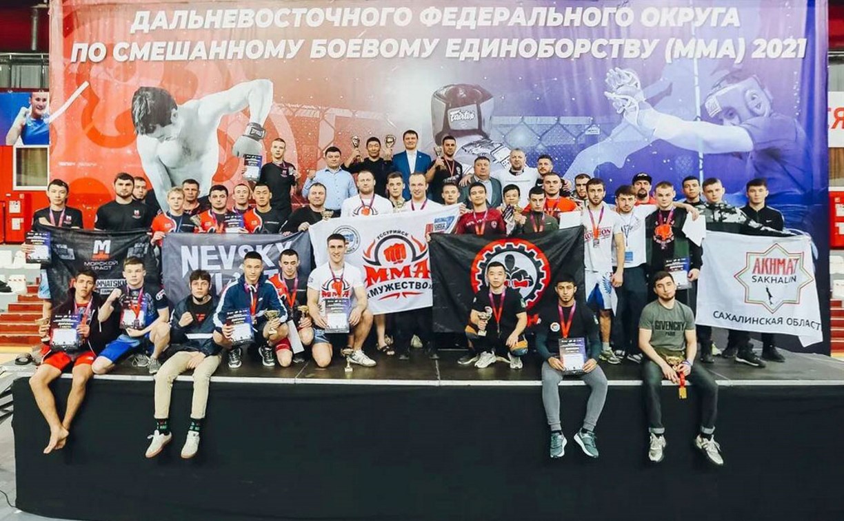 Сахалинские бойцы MMA вернулись с дальневосточных состязаний с двумя медалями