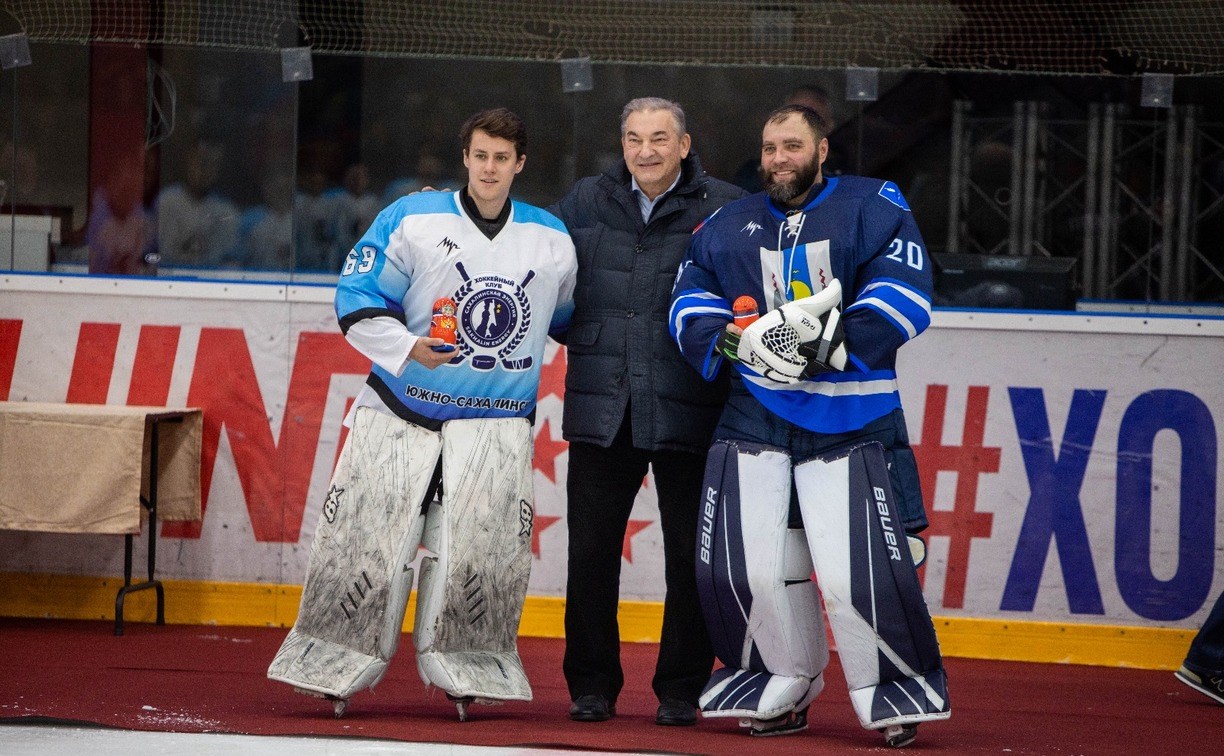 Легендарный хоккеист Владислав Третьяк посетил благотворительный матч в Южно-Сахалинске