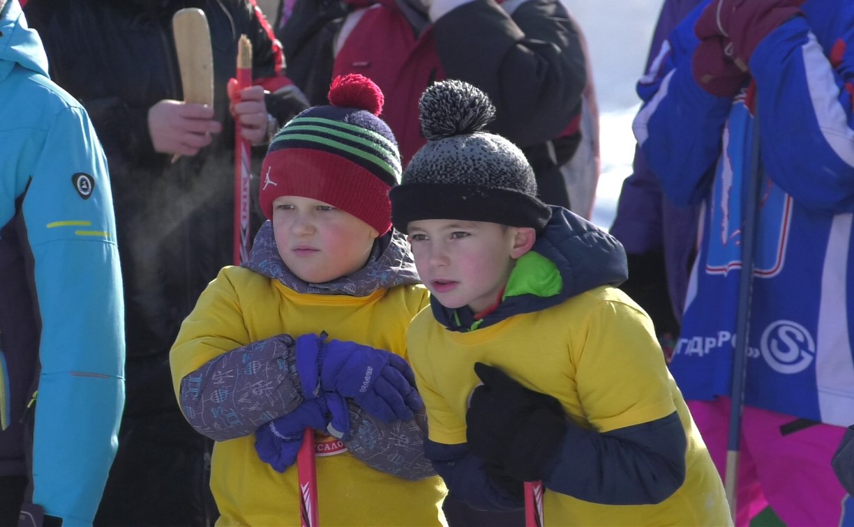 Соревнования по хоккею детсадовской семейной лиги прошли в Южно-Сахалинске