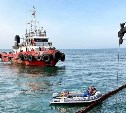 "Парни - большие молодцы": в порту Шахтёрска создали группу для устранения аварийного разлива нефтепродуктов