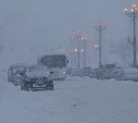 Южно-Сахалинск расчищают после очередного снежного циклона