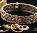 Сотрудница ломбарда на Сахалине распродавала драгоценные металлы и ювелирку клиентов