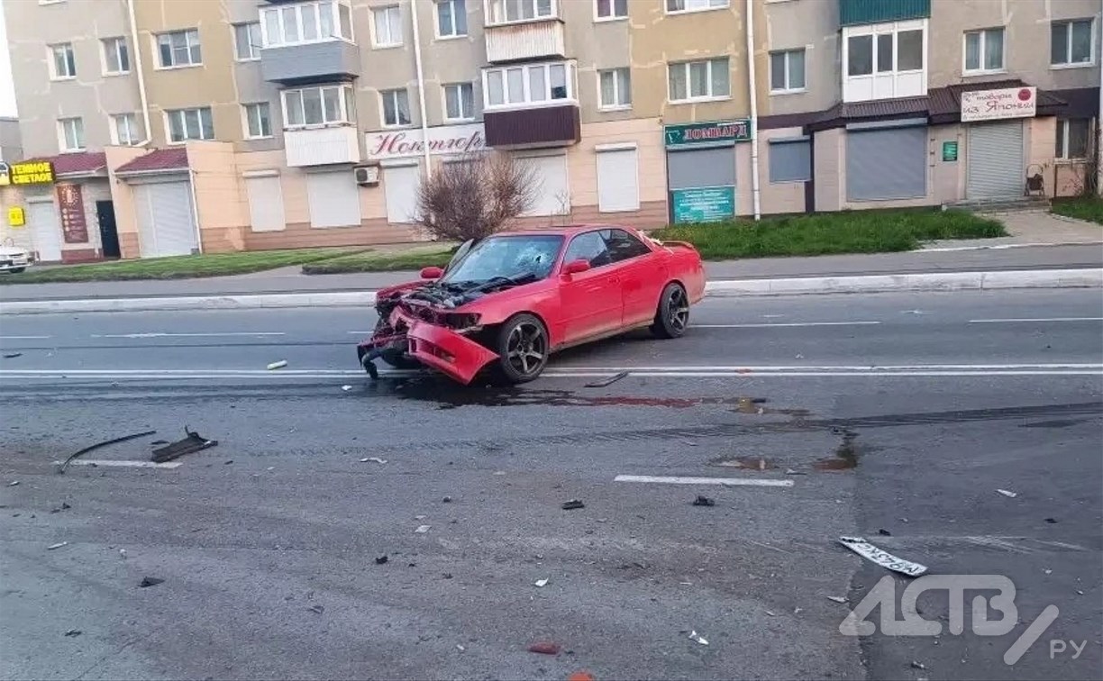 Очевидцы: три человека пострадали в ДТП в Холмске