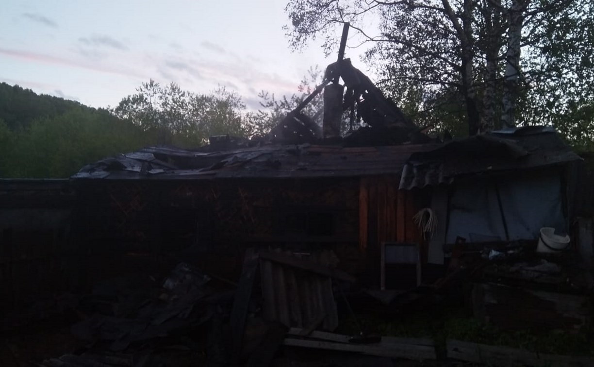 Огонь уничтожил крышу частного дома в Поронайском районе
