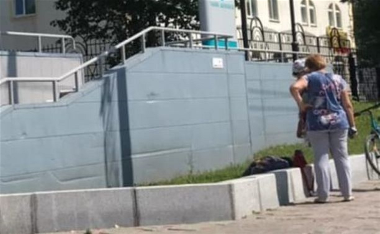 Мужчина из-за жары потерял сознание прямо на улице в Южно-Сахалинске