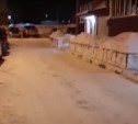 На окраине Южно-Сахалинска нашёлся двор, где снег просто слизало
