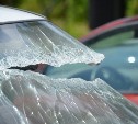 Житель Долинска разбил машину сожительницы из ревности