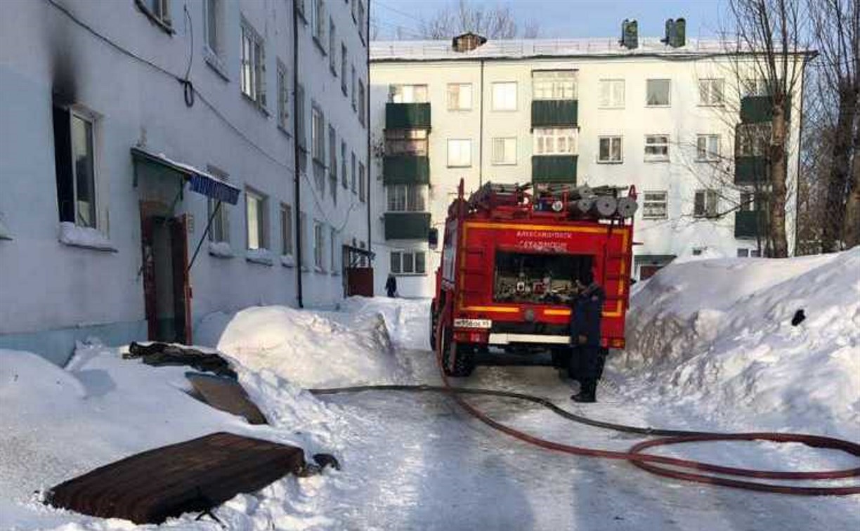 При пожаре в Александровске-Сахалинском пострадала женщина