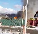 Пожар в переулке Восточном тушат в Южно-Сахалинске
