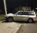 Subaru Forester врезался в столб в Южно-Сахалинске