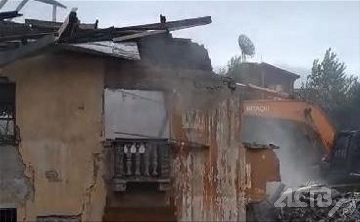 Фанзы больше нет: в Южно-Сахалинске снесли дом, в котором подростки устроили пожар