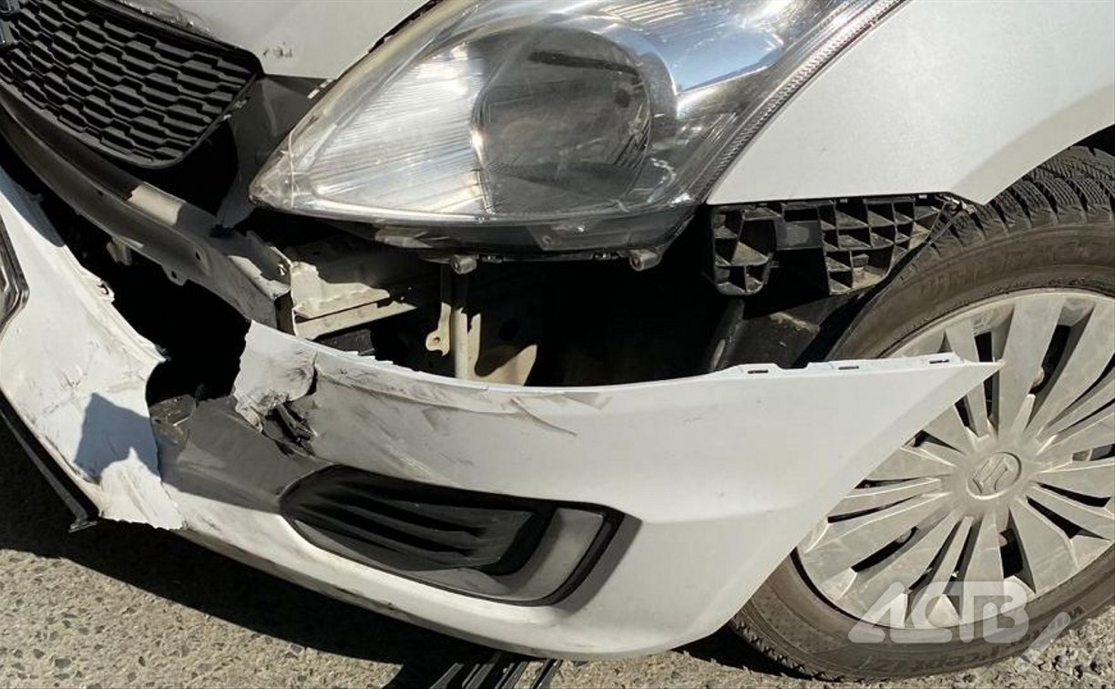 Очевидцев столкновения Suzuki Swift и Lexus GX 460 ищут в Южно-Сахалинске
