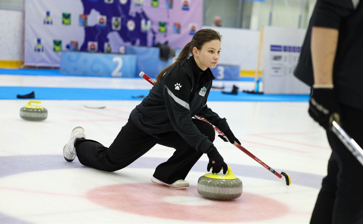 На Сахалине определили чемпионов ДФО по кёрлингу