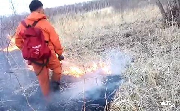 Сахалинские волонтеры-поисковики из "СОВЫ" присоединились к тушению пожаров
