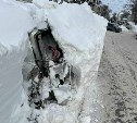 На Сахалине 23 автомобиля разворотила коммунальная техника во время расчистки снега