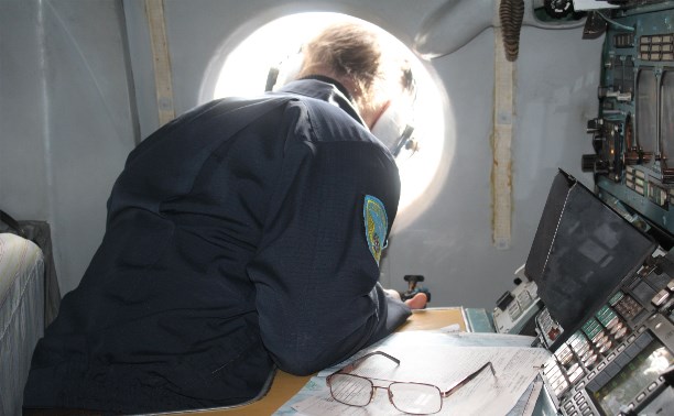 В Охотском море самолёт МЧС России продолжат авиаразведку 