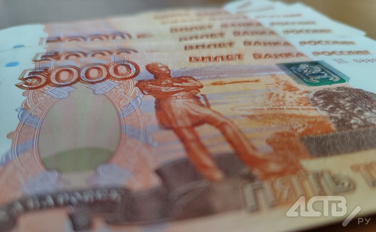 Житель Кемеровской области воровал деньги у соседа в Южно-Курильске