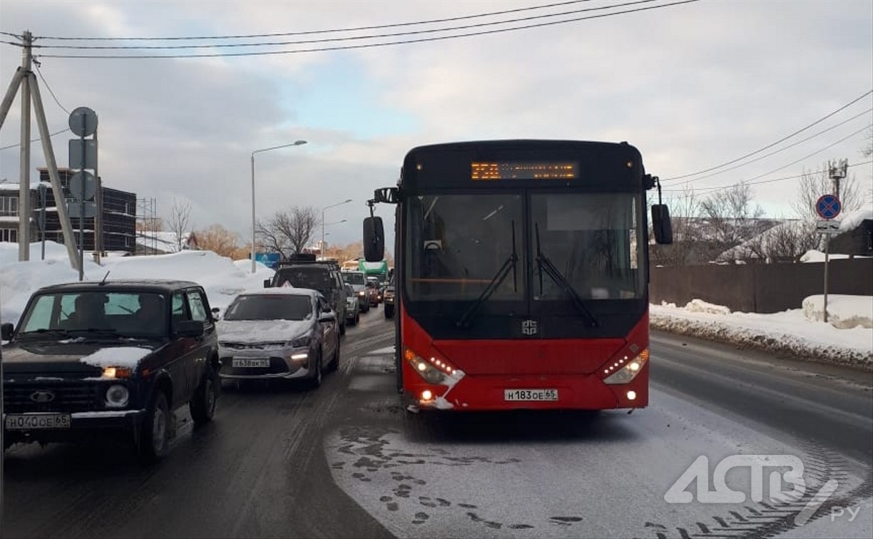 Очевидцев ДТП с участием двух автобусов ищут в Южно-Сахалинске
