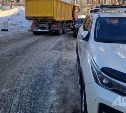 Неизвестный врезался в Toyota Fortuner и скрылся с места ДТП в Южно-Сахалинске