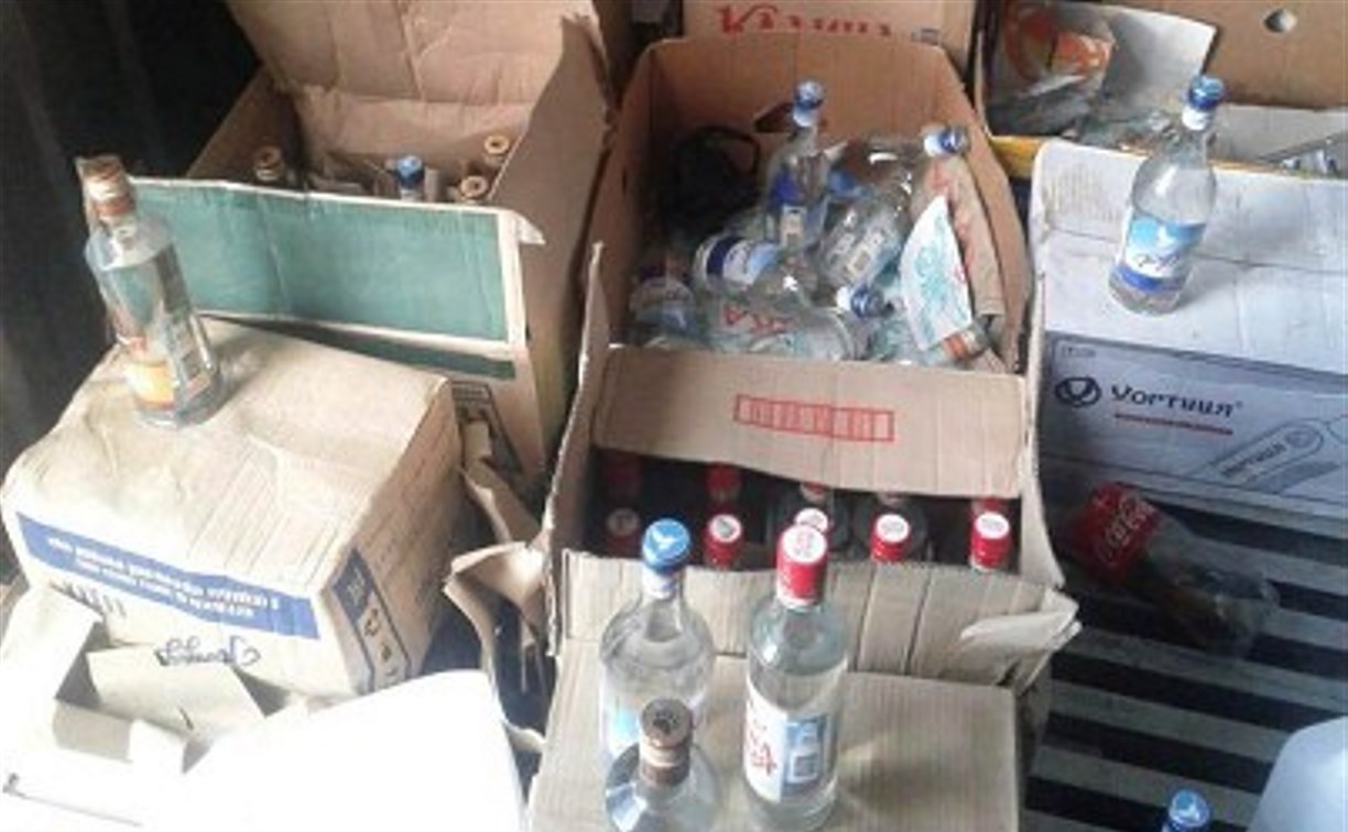 Почти 300 бутылок «паленой» водки изъяли сахалинские полицейские