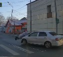 "Как он её не заметил?": в Южно-Сахалинске на пешеходном переходе сбили женщину 