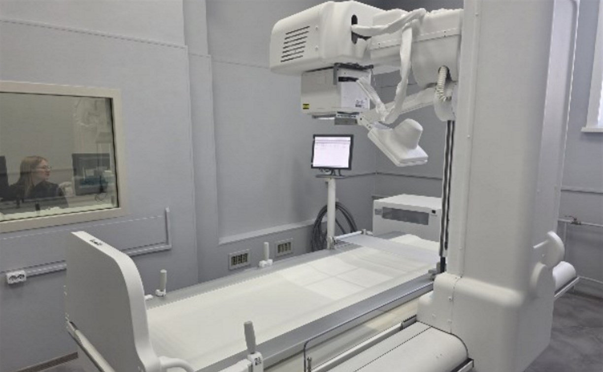 В Макаровской ЦРБ пользовались устаревшим рентгеном, пока новый стоял без дела