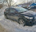 Неизвестный врезался в Hyundai Solaris и скрылся с места ДТП в Южно-Сахалинске