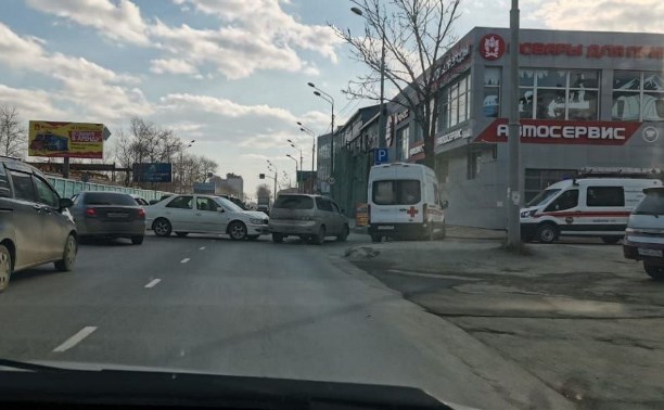 Автомобилист за полчаса насчитал ещё два ДТП в Южно-Сахалинске