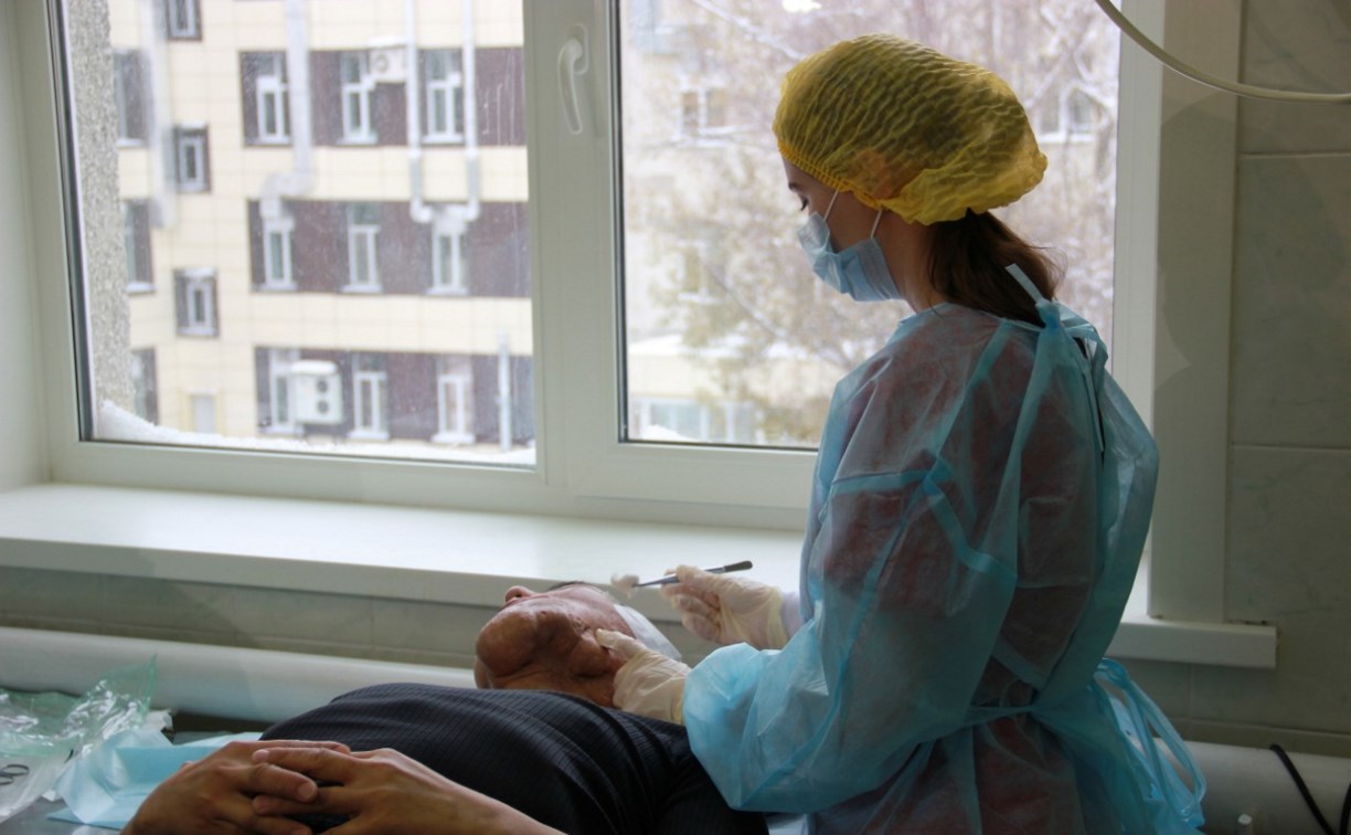 У жителя Южно-Сахалинска удалили гигантскую опухоль на лице