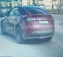 Гонщик на Tesla продолжает испытывать нервы автомобилистов в Южно-Сахалинске