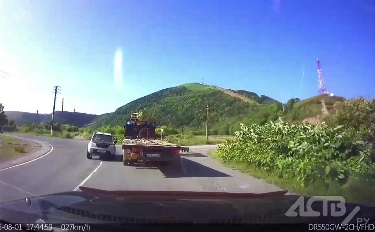 Момент серьёзного ДТП в Невельском районе показали на видео с другого ракурса