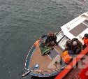 Экипаж сахалинского теплохода спас унесенных в море людей на резиновой лодке