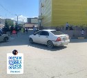 Машина сбила мужчину возле ТЦ в Южно-Сахалинске
