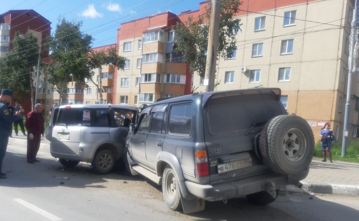 Женщина погибла в ДТП на улице Больничной в Южно-Сахалинске
