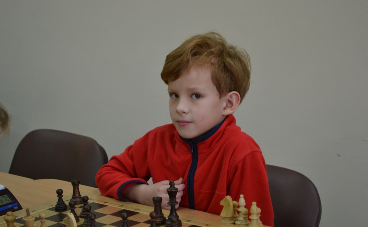 Юные сахалинские шахматисты собрались вместе, чтобы выбрать сильнейшего