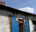 Сахалинца, чей дом стоит без дверей, окон и крыши с 2015 года, обещают переселить лишь к 2024 году