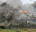 В Тымовском на частном участке сгорел дом и постройки на 400 "квадратов"
