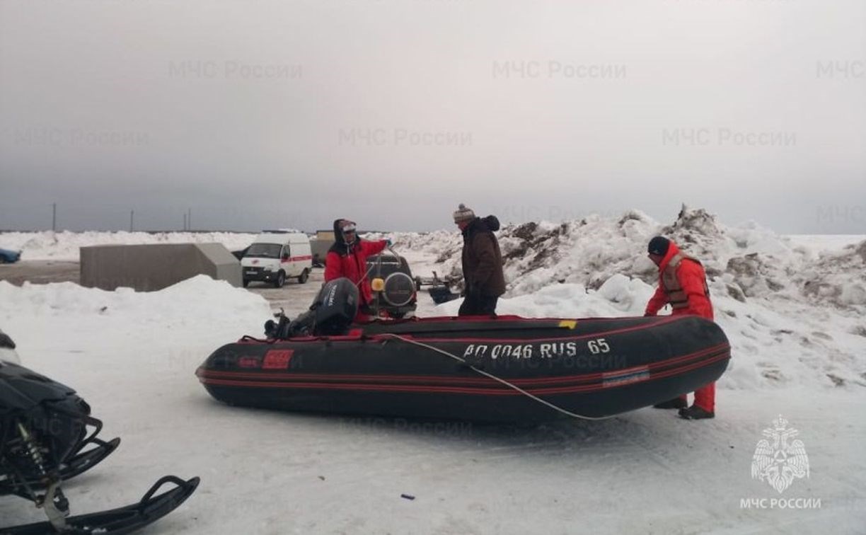 Более 20 рыбаков с оторвавшейся льдины доставили на берег: помощи ждут ещё около 50 сахалинцев