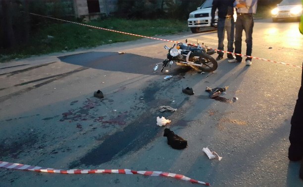 Два человека пострадали при столкновении легкового автомобиля и мотоцикла в Южно-Сахалинске