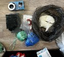 Более 1 кг мефедрона: полицейские “повязали” иностранца-закладчика прямо на остановке в Южно-Сахалинске