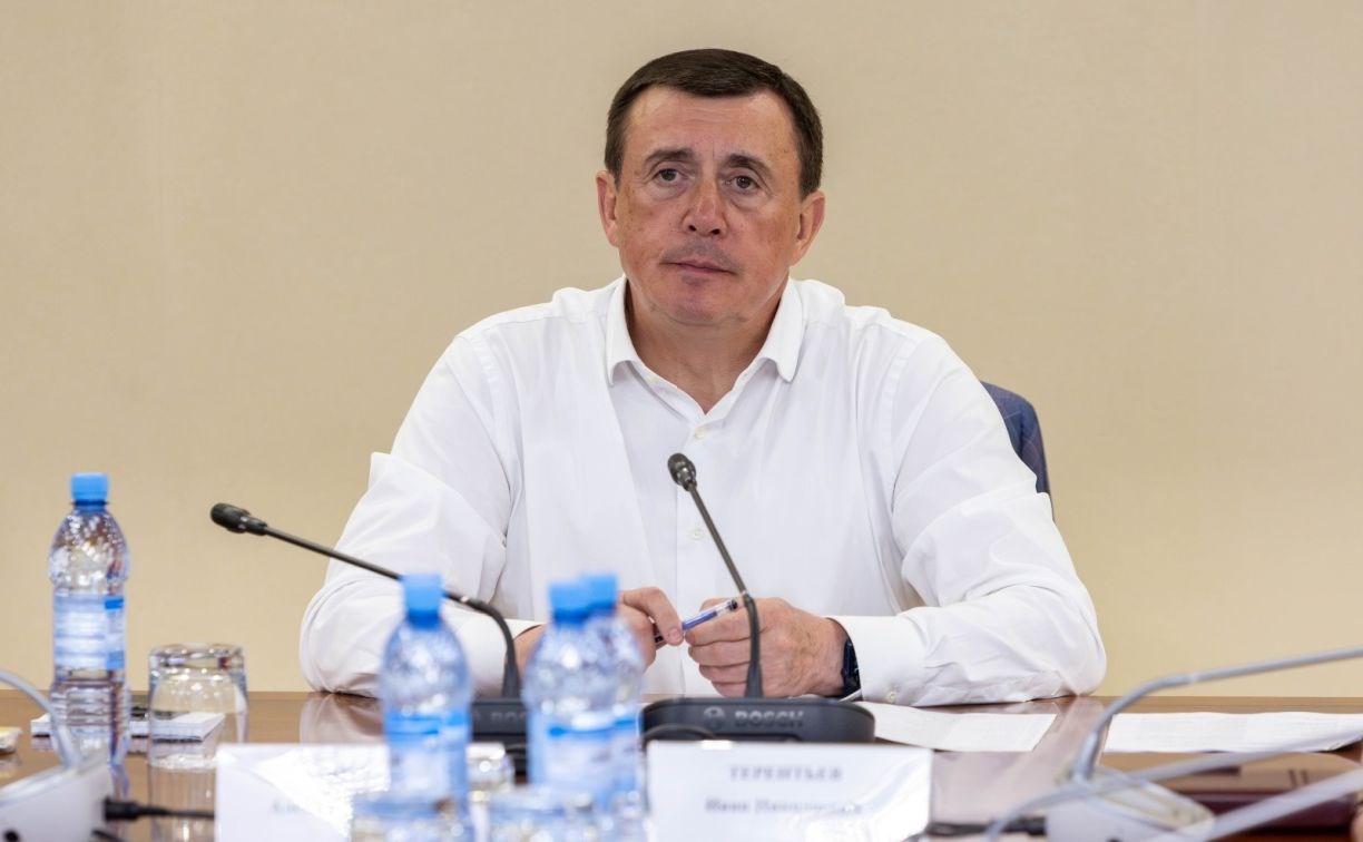 Валерий Лимаренко: "Если в подвале появляются стоки, это ЧС. Месяц раскачиваться - недопустимо!"