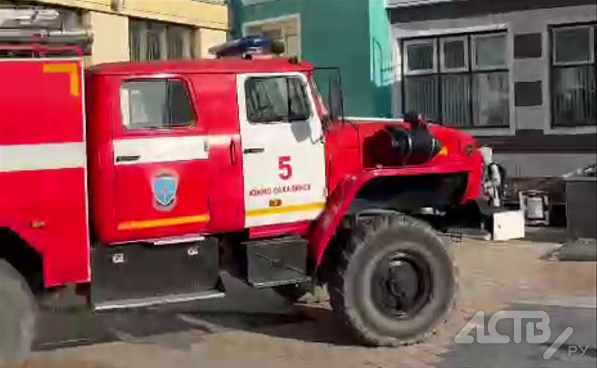 Пожар потушили в гимназии №3 в Южно-Сахалинске