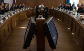 Политика и экономика