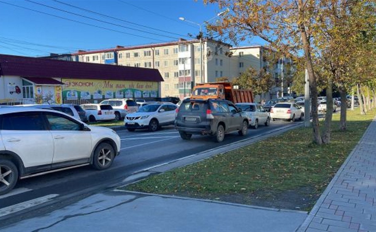"Колом в обе стороны": транспортный коллапс сковал Южно-Сахалинск
