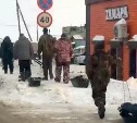 Сахалинские рыбаки толпами выходят на лёд, презрев предупреждения МЧС